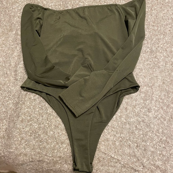 Off the shoulder body suit - Picture 3 of 4